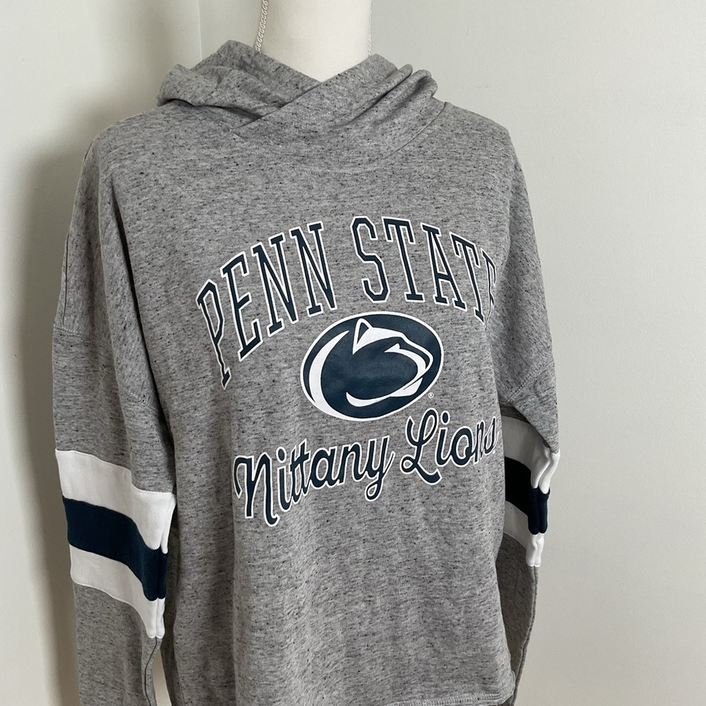 Top of the World Women's Penn State Panel Sleeve Cropped Hoodie Size Large NWT - Picture 2 of 9